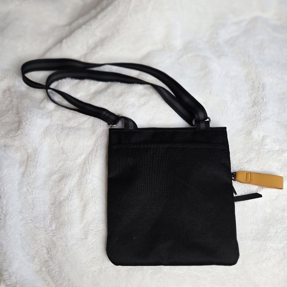 Sherpani Crossbody - Picture 4 of 10